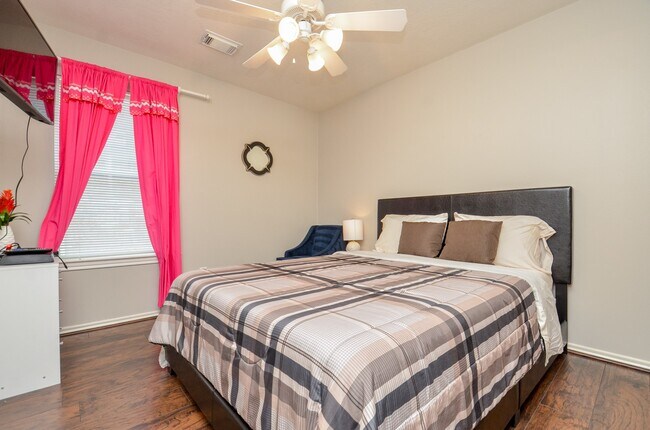 Building Photo - 24407 Pepperrell Pl St