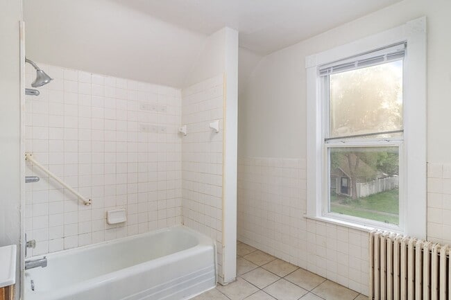 Building Photo - Charming 3 Bedroom | 1 Bathroom