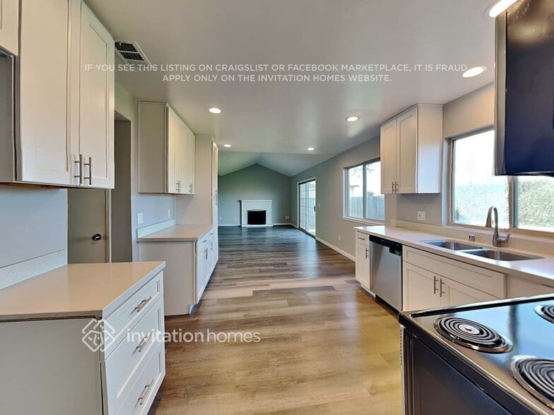 Building Photo - 520 Trumpeter Dr