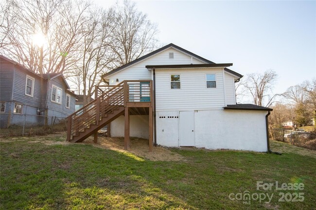 Building Photo - 510 S Avon St