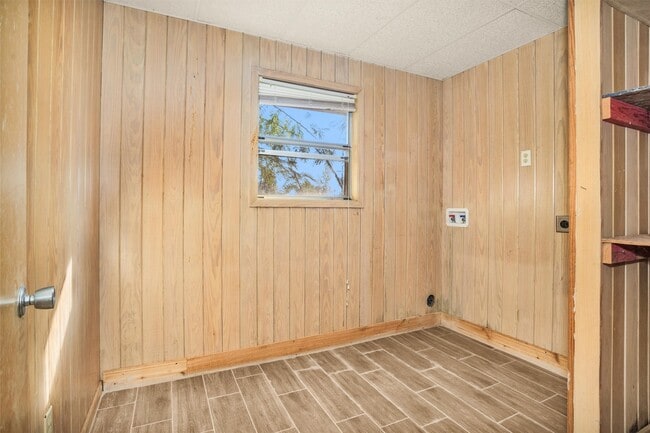 Building Photo - 601 S Cochran St