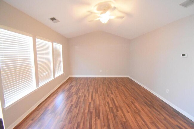 Building Photo - 6827 Braddock Ln