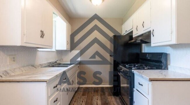 Building Photo - 4 Bedroom Available for Lease & Rent to Own!