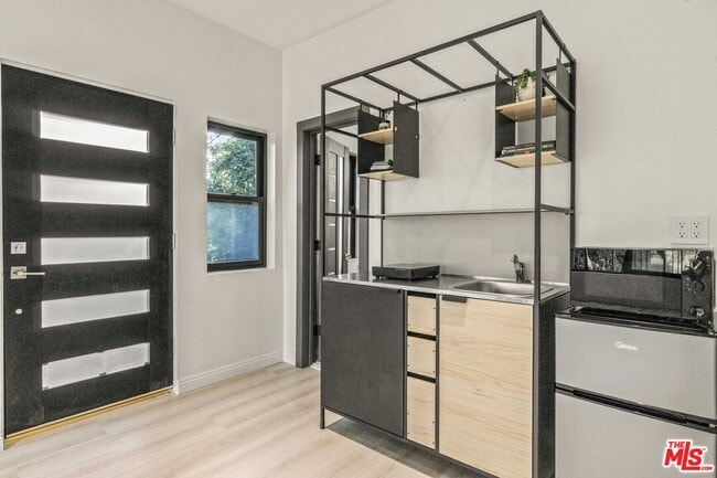 Building Photo - 2315 Loma Vista Pl