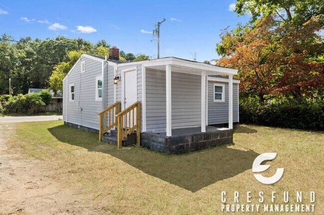 Building Photo - Bright and Cozy Cottage Style 2 Bedroom 1 Bath! Right off Ramsey Street