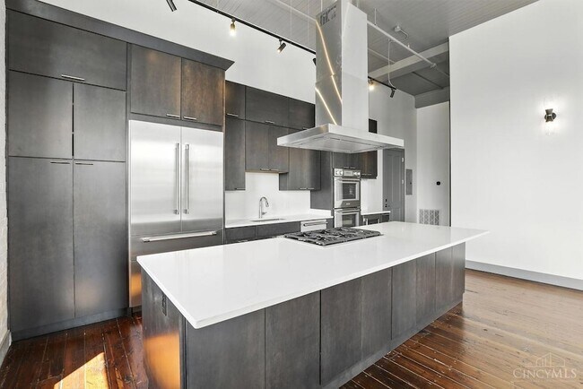 Building Photo - 222 W 15th St