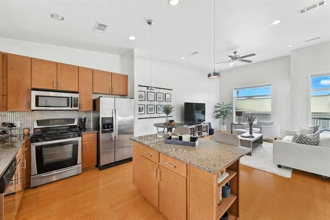 Building Photo - 1702 S Lamar Blvd
