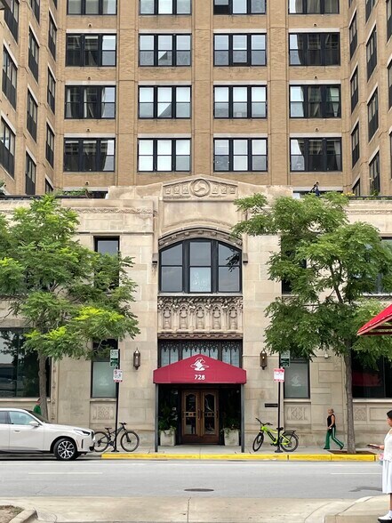 Building Photo - 728 W Jackson Blvd