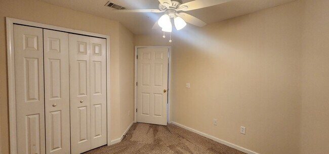Building Photo - Willow Ridge Upstairs 2/2 Condo