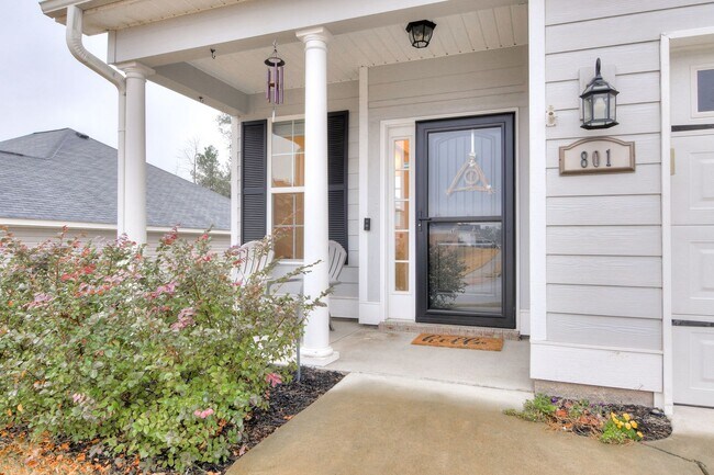 Building Photo - Haynes Station - 4 Bedroom 2.5 Bath