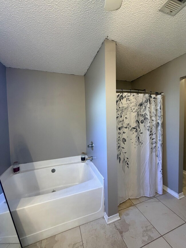 Building Photo - 205 Villacrest Dr