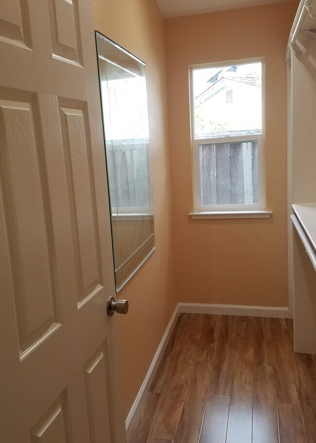 Closet - 33896 Rowland Dr