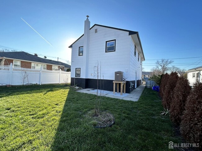 Building Photo - 11A Foothills Dr