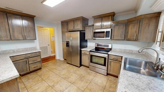 Building Photo - 110 Oakland Dr