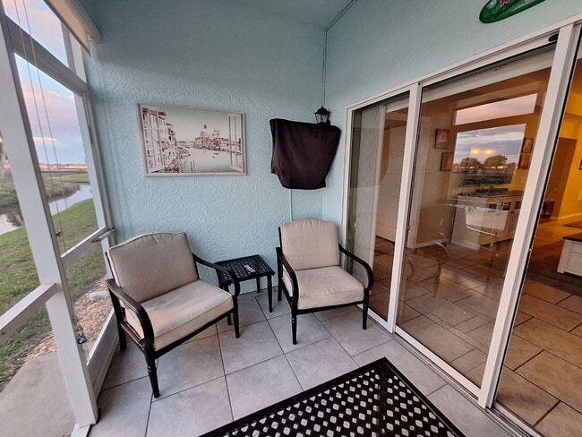 Building Photo - Beautifully upgraded Ground Floor condo with lake view