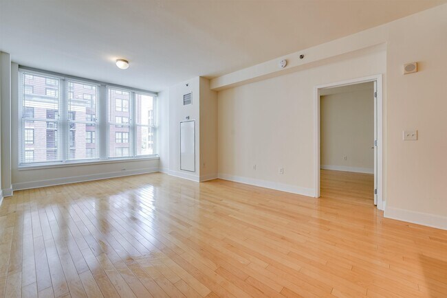 Building Photo - 1125 Maxwell Ln