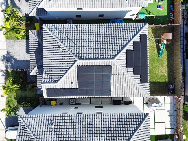 Building Photo - 2636 SE 13th Ct