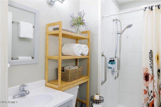 Building Photo - 3011 S Country Club Way