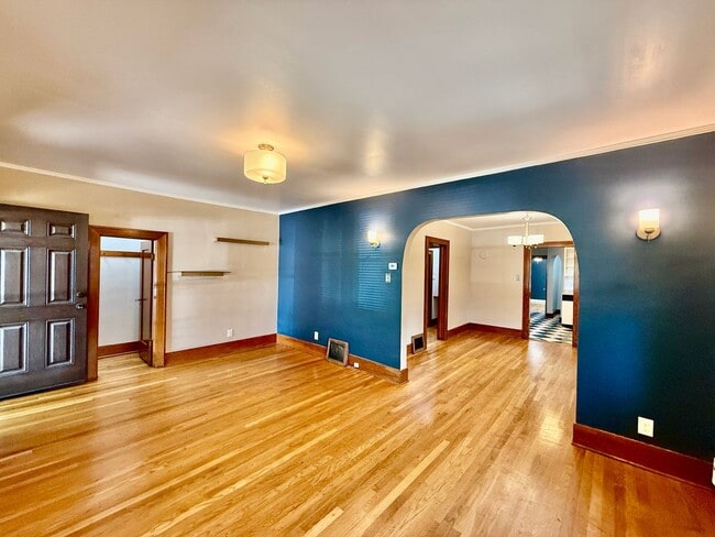 Building Photo - Charming 1925 Hillside Bungalow | Downtown Colorado Springs