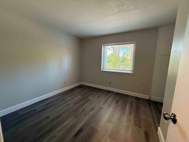 Building Photo - Natomas 4 Bedroom 2 Bath Close to Everything