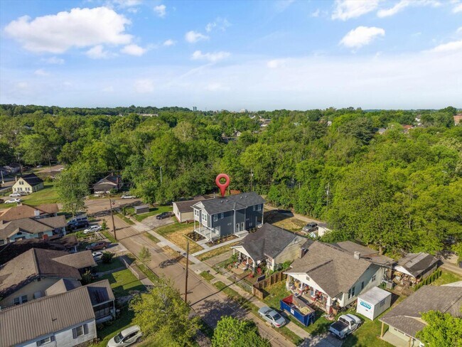 Building Photo - 2713 Tarleton Ave