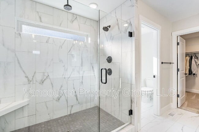 Building Photo - 746 SE 38th St