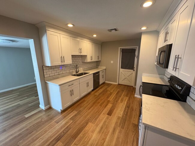 Building Photo - 1040 S Grand