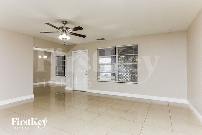 Building Photo - 7560 Venetian St