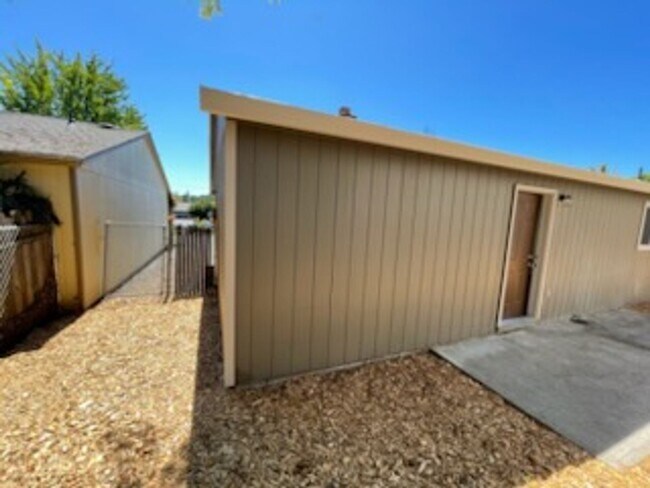 Building Photo - Newly Remodeled 3 Bedroom 1 Bathroom Ranch...