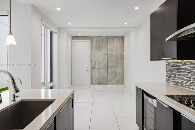 Building Photo - 6308 NW 104th Path