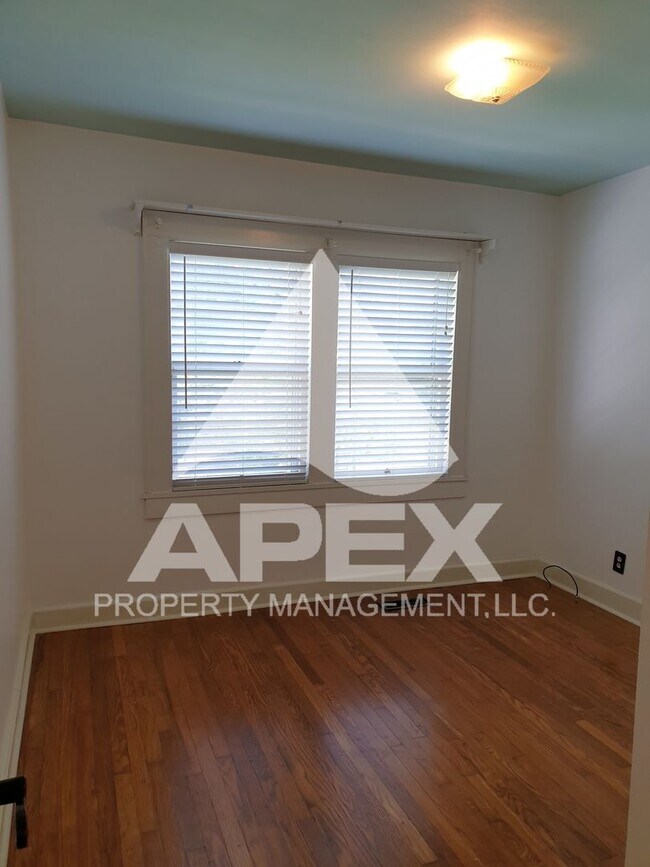 Building Photo - NORTH KNOX - 3 Bd Single Family Brick Ranc...