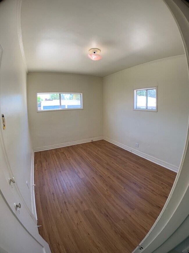 Building Photo - 4109 La Salle Ave