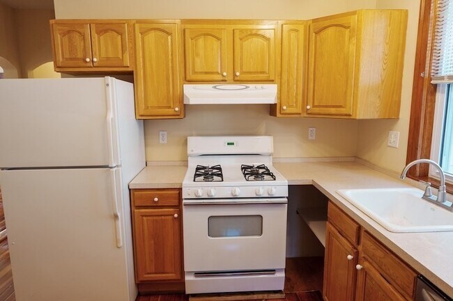 Building Photo - 45 Montvale St