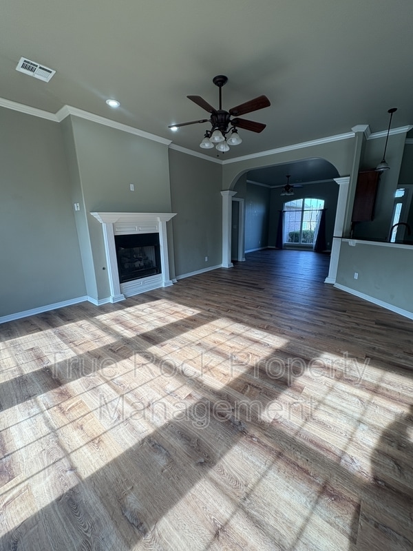 Building Photo - 817 Cypress Dr