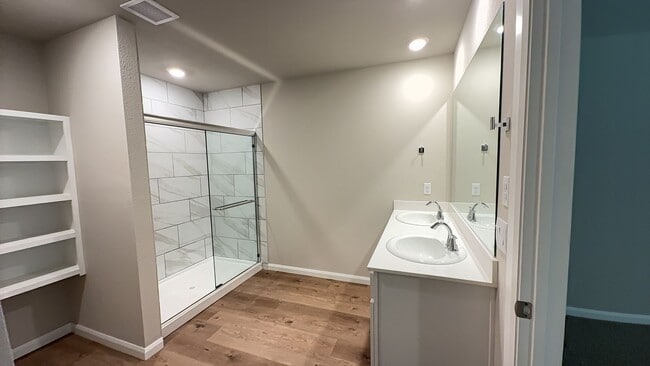 Building Photo - Start your year off right in this beautiful 4bed/2bath new construction home!