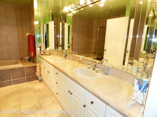 Building Photo - 2 br, 2 bath House - 601 West Mercer Place...