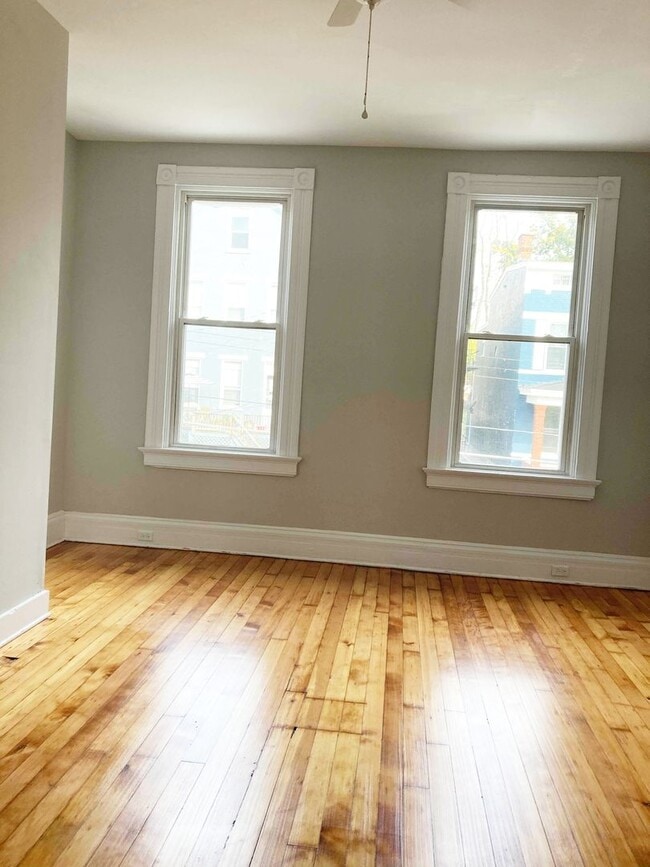 Building Photo - 3221 Bishop St