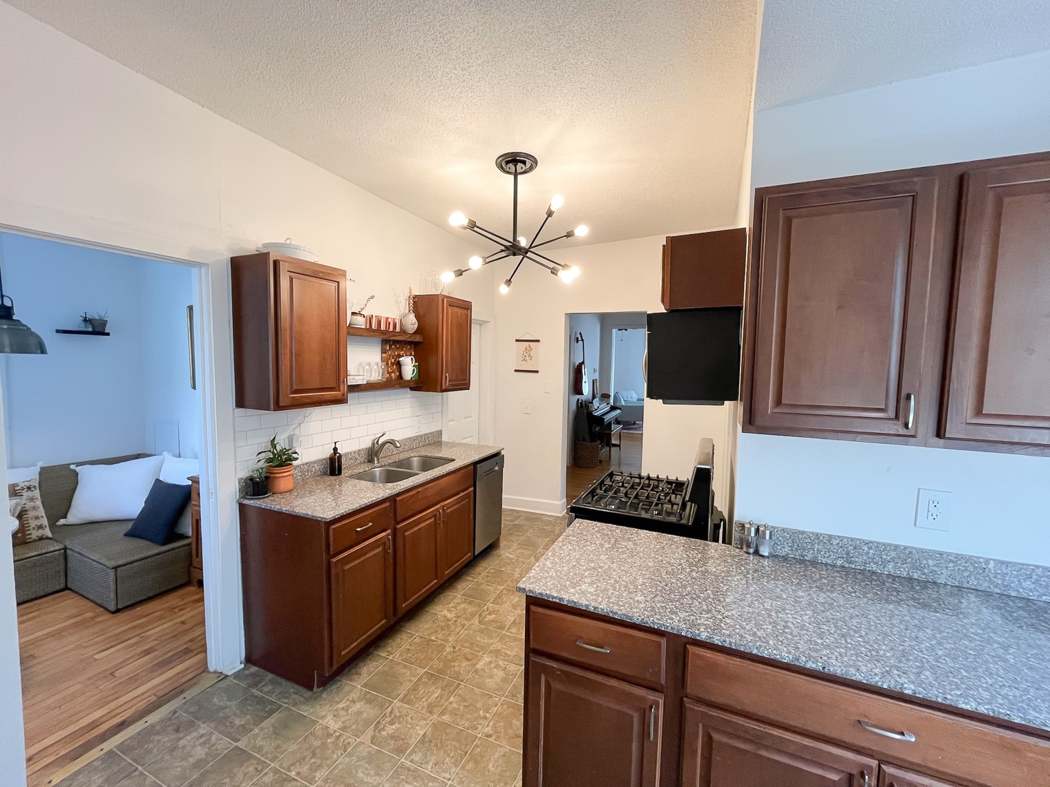 Building Photo - 3148 Columbus Ave