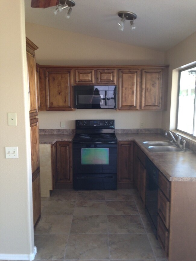 Building Photo - 2316 E Stottler Dr