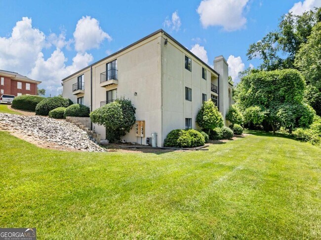 Building Photo - 605 Candler St