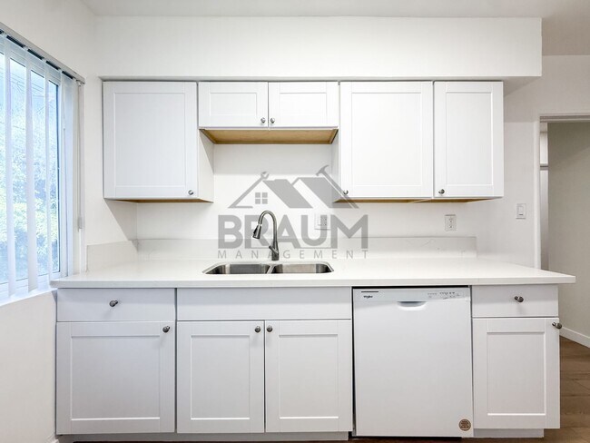 Building Photo - 13129 Oxnard St