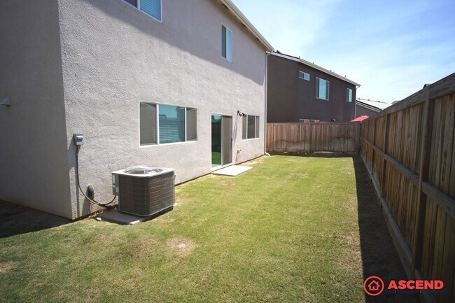 Building Photo - 4 Bedroom House in Gossamer Grove!