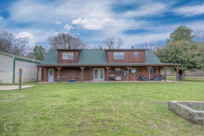 Building Photo - Rental with Country Living at its Finest