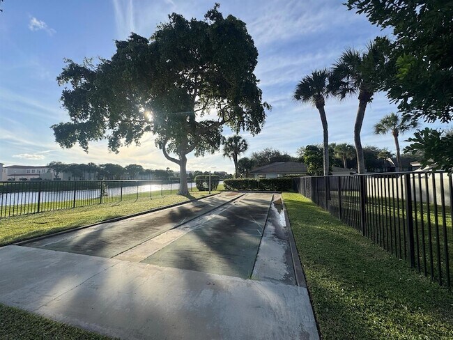 Building Photo - 2018 SW 29th Ct