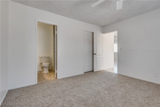 Building Photo - 6211 Meadow Brook Ln