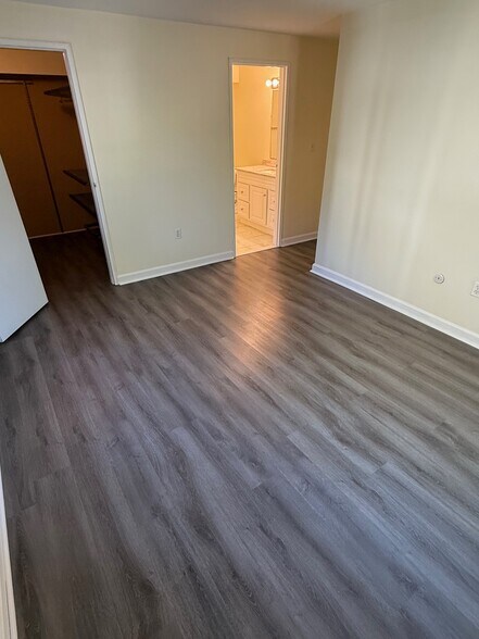 Building Photo - 30 Silver Hill Ln