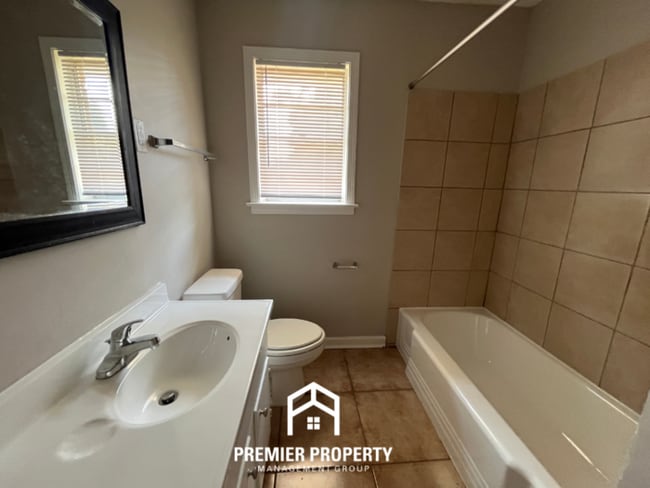 Building Photo - 5037 Woodlark Ave