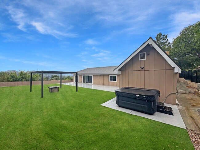 Building Photo - Spacious 5BD/4BA Poway Home with Hill View...