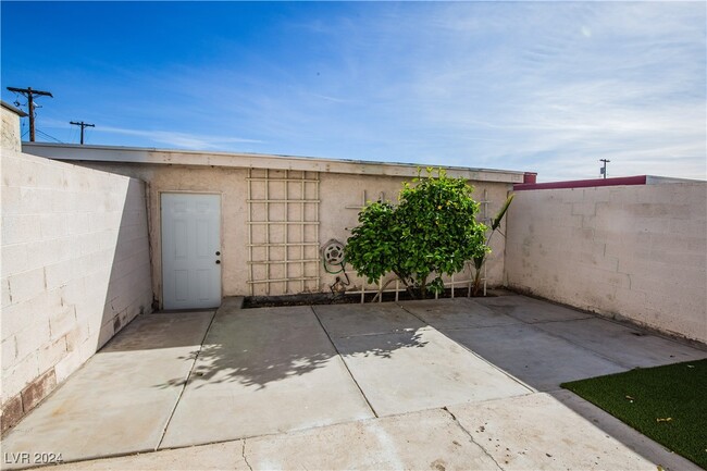 Building Photo - 319 E Pecos Way