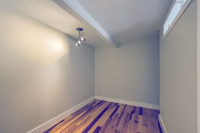 Building Photo - Cozy Condo in LoHi - One Bedroom Plus Offi...